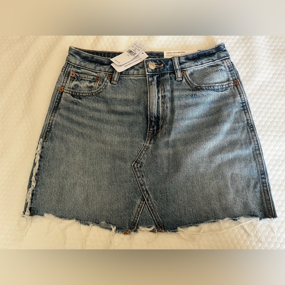 NWT, American Eagle denim miniskirt - Picture 2 of 8